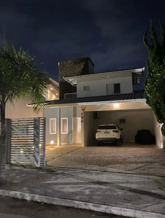 Casa 4 Dormitórios (2 Suítes) | Piscina Privativa | Próximo ao Passeio Pedra Branca | Pedra Branca – Palhoça/SC