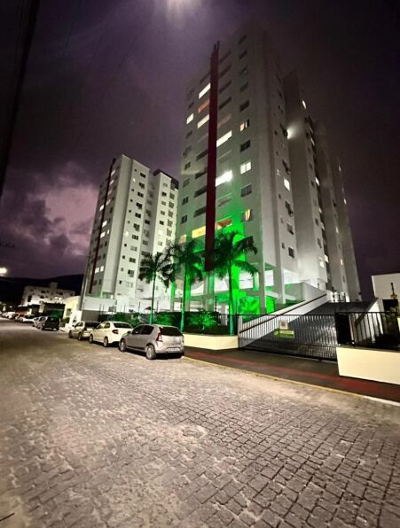 Apartamento 2 Dormitórios (1 Suíte) | Mobiliado e Climatizado | 2 Vagas | Pedra Branca – Palhoça/SC
