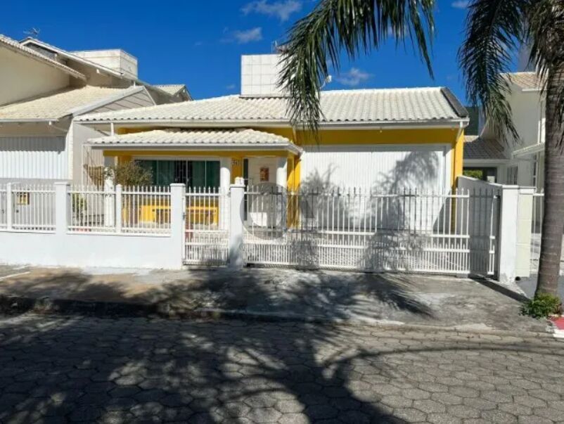 Casa 4 Dormitórios (1 Suíte Master) | 80 m do Mar | Área Gourmet Integrada | Praia de Fora – Palhoça/SC