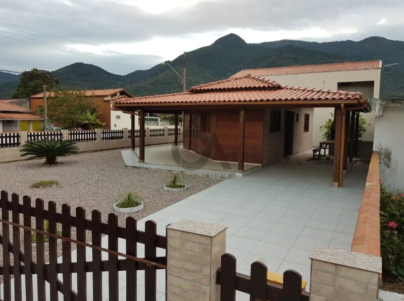 Casa 3 Dormitórios | 100 Metros do Mar | Terreno Funcional | Praia de Fora – Palhoça/SC