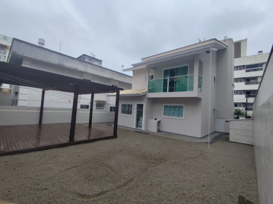 Casa 3 dormitórios com suíte | Espaço gourmet | 2 vagas cobertas | Pagani – Palhoça/SC