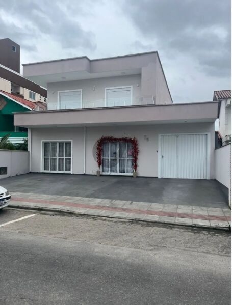 Título sugerido: Casa Residencial + 2 Salas Comerciais | Pagani, Palhoça/SC