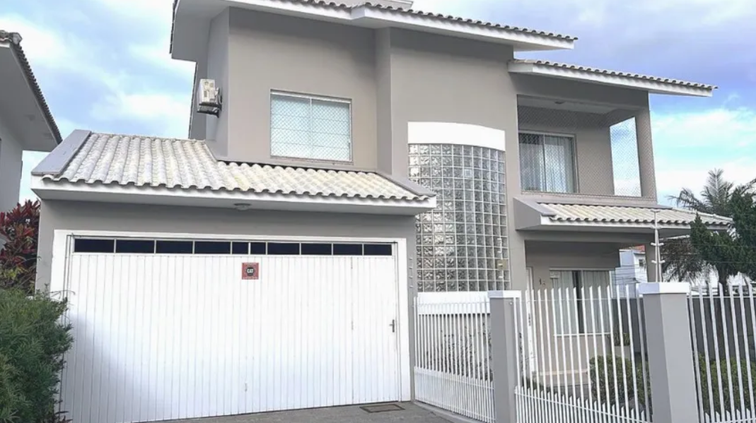 Casa 3 Dormitórios (1 Suíte) | Piscina com Área Gourmet | Condomínio Fechado | Centro – Palhoça/SC